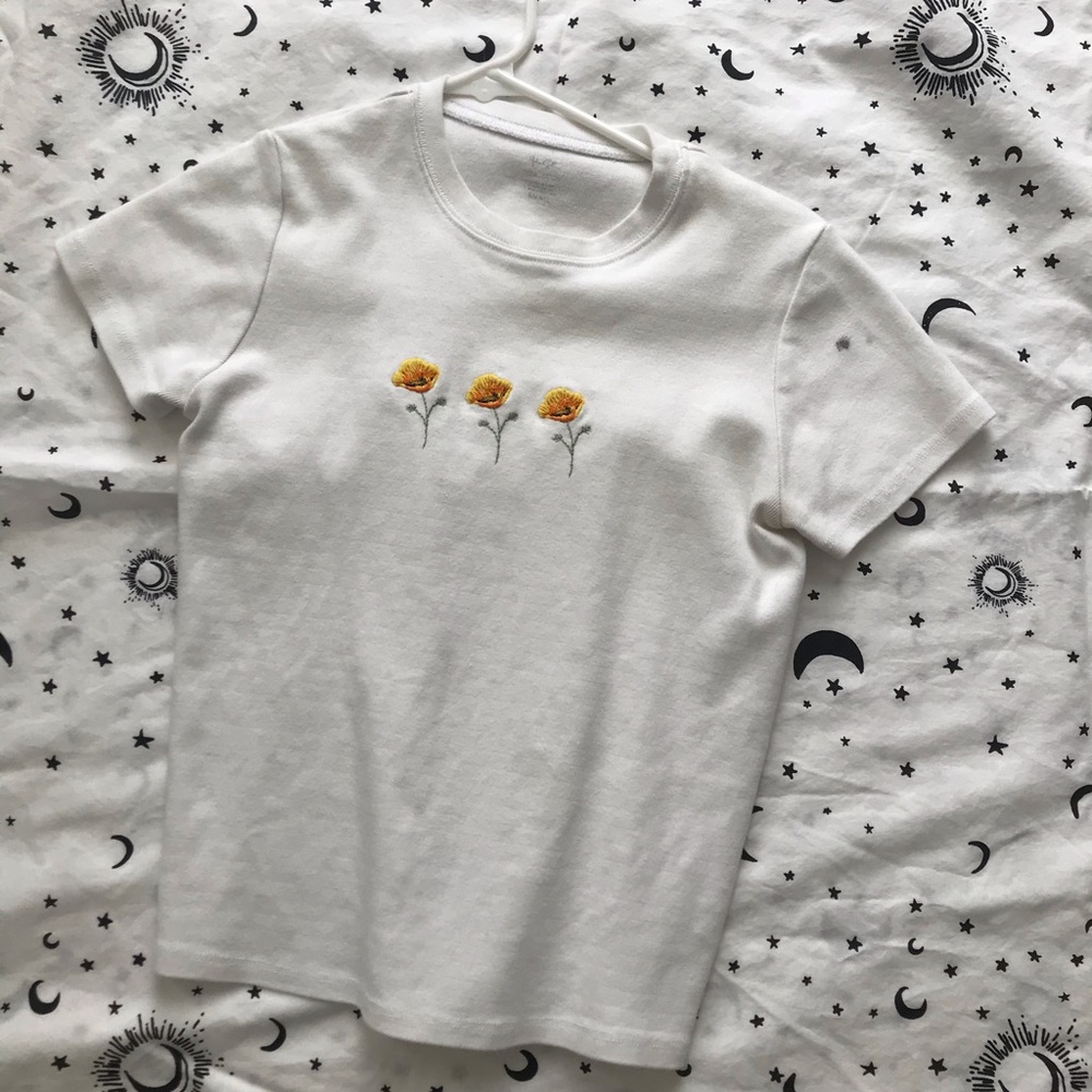 BRANDY MELVILLE white flower tee shirt